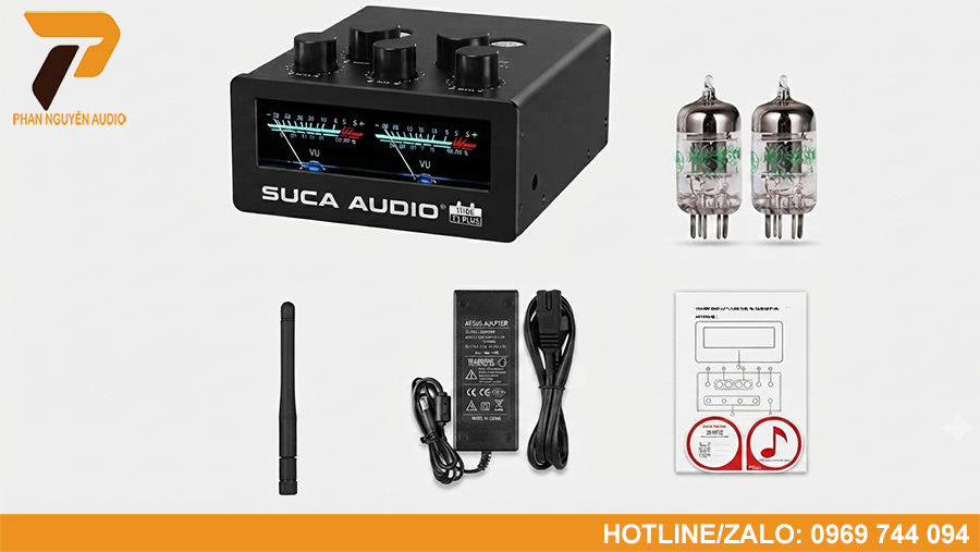 SUCA T3 Plus đi kèm đầy đủ bộ nguồn, điều khiển từ xa, ăng-ten Bluetooth và sách hướng dẫn sử dụng, giúp lắp đặt và sử dụng dễ dàng.